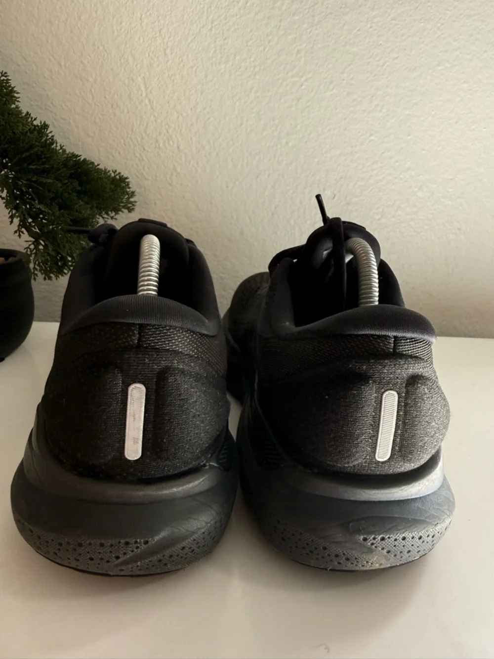 Brooks adrenaline 24 Men's All-Black Lightweight Running Shoe - Picture 5 of 9